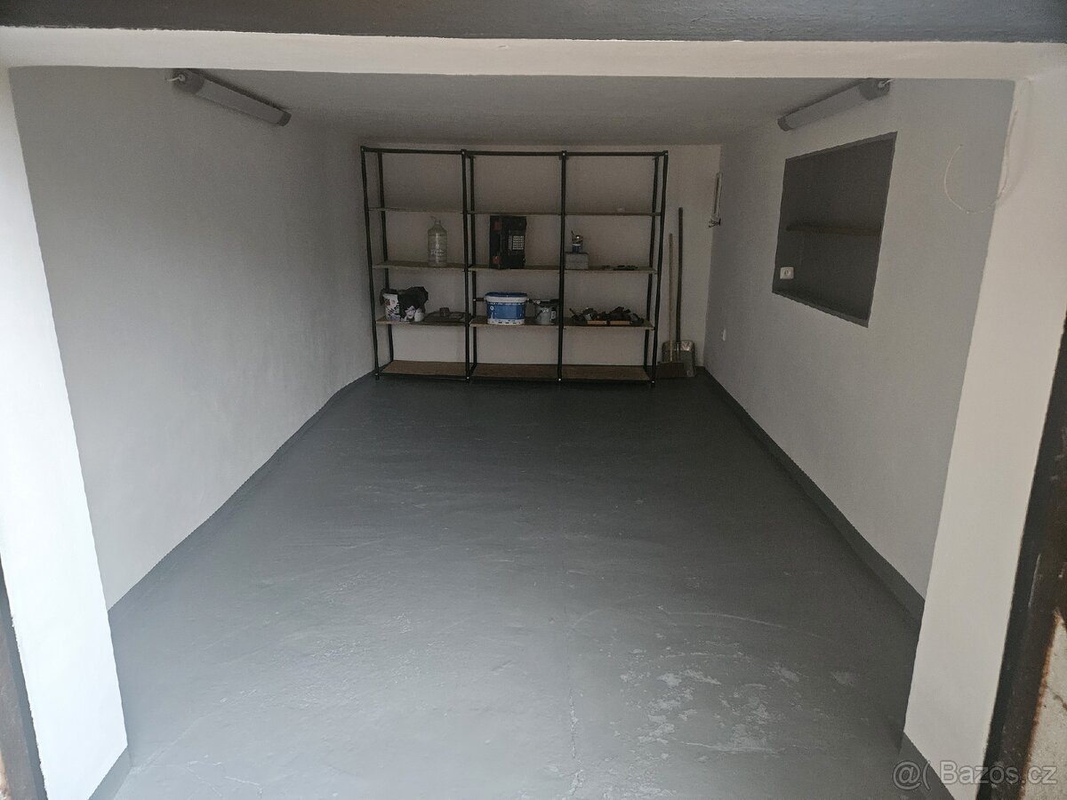 Garaz u sidliste Broumovska - 8