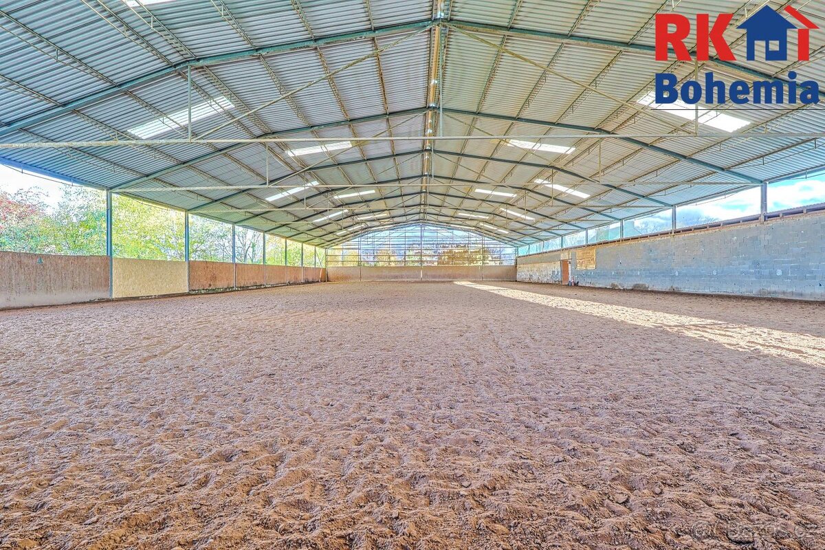 Prodej jezdeckého areálu s dlouholetou tradicí v obci Břežan - 8