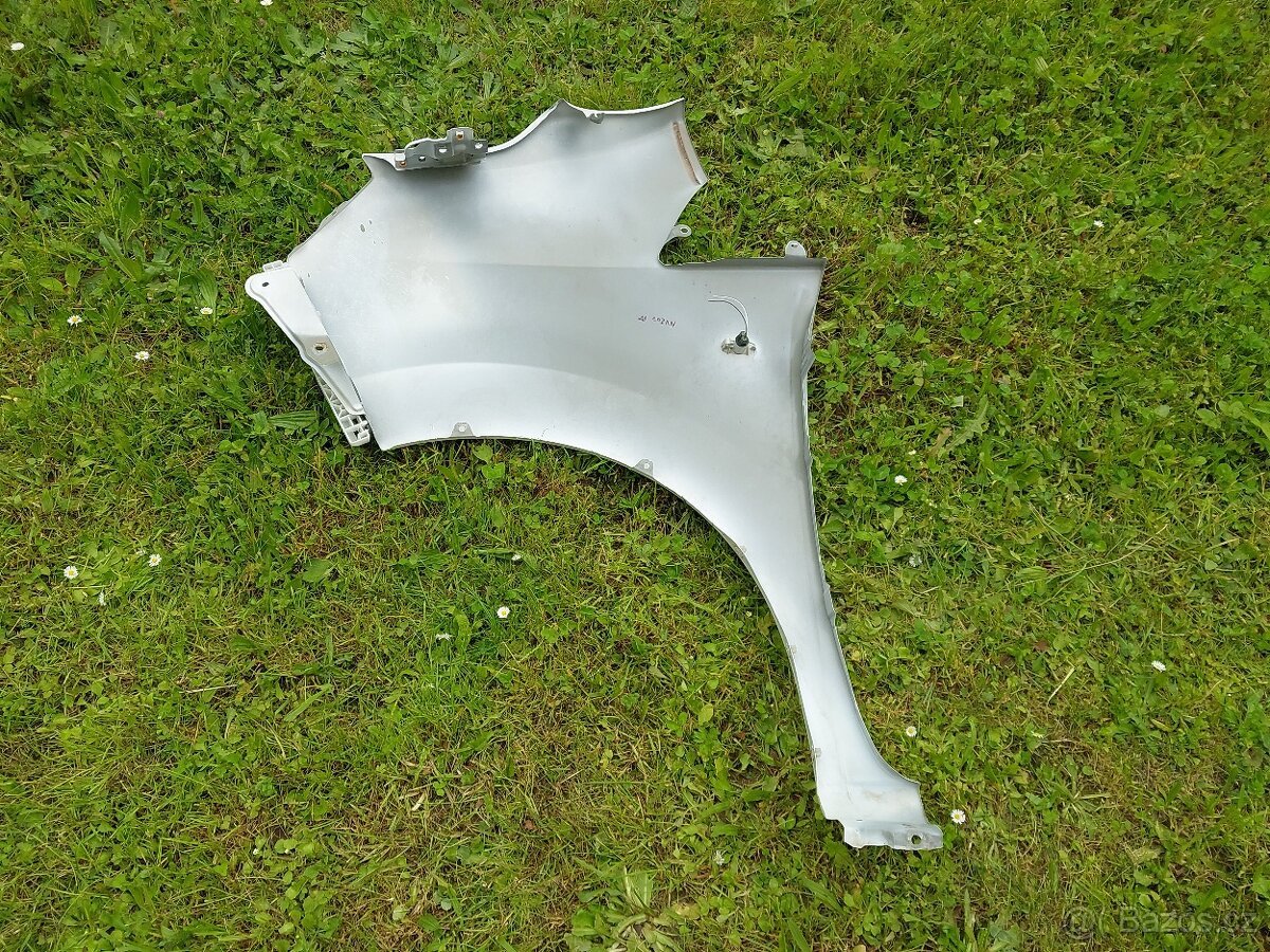 Nissan NV200 : Blatník bílý pravý - 8
