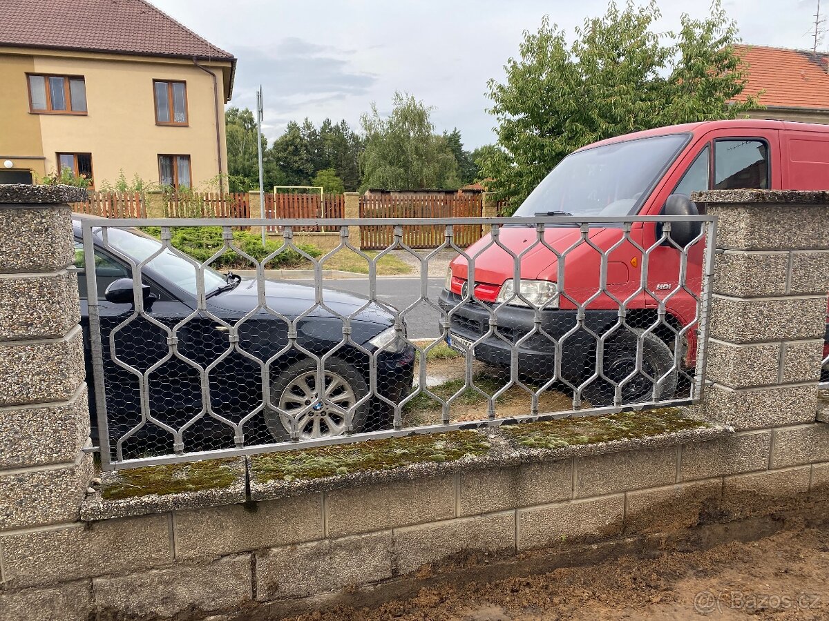 Branka s bránou + plot 4 kusy barva šedá materiál kov - 8