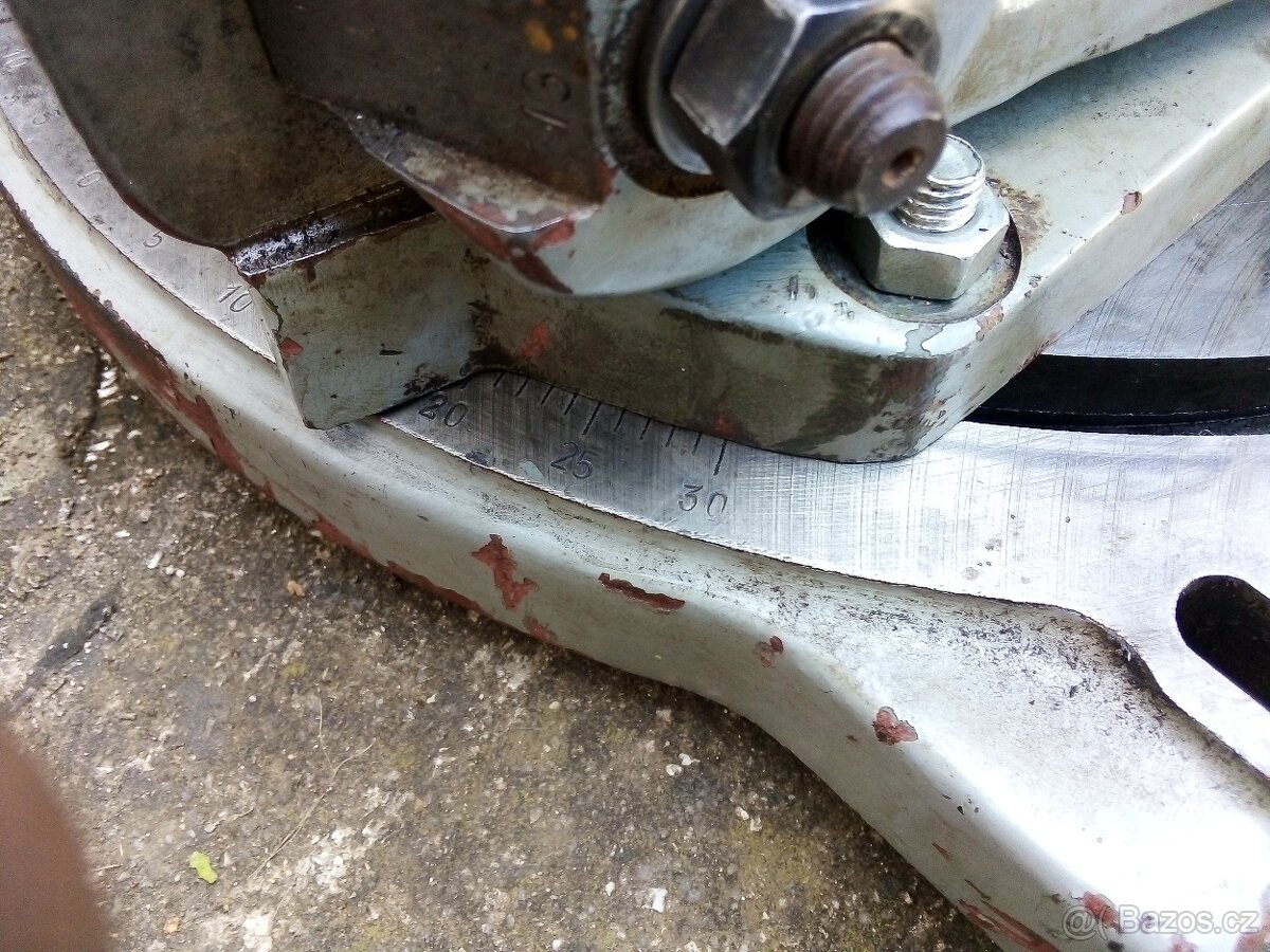 Naklápěcí natáčecí přípravek pod svěrák na fézku. 72kg - 8