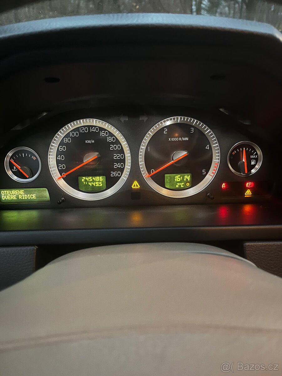 Volvo XC90 2,4 136kw AWD nafta - 8