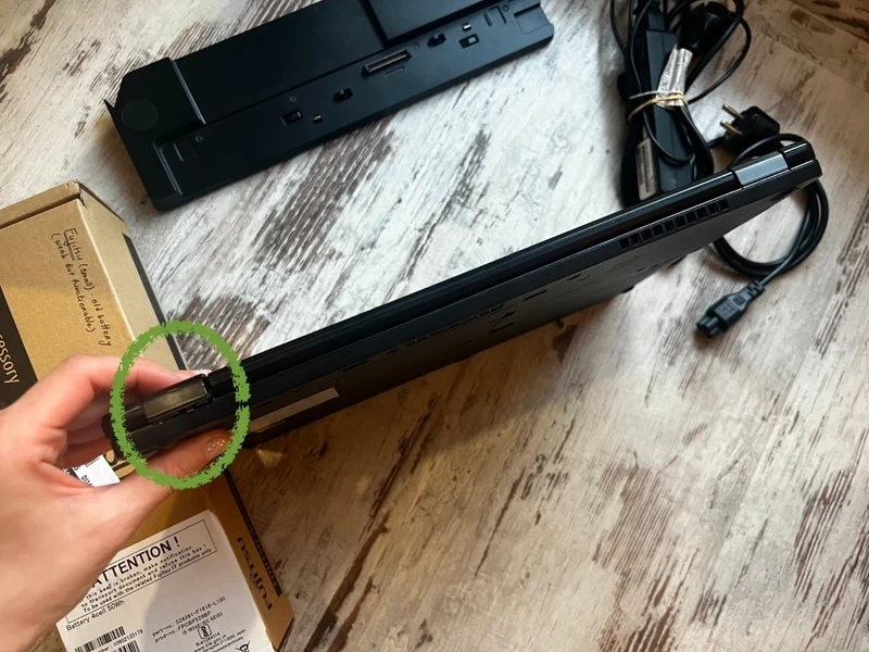 Fujitsu Lifebook U747, černý 14’ - 8