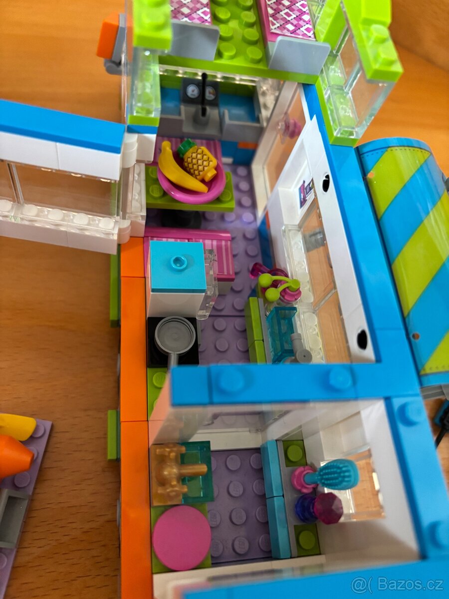 Lego Friends Mia a její karavan 41339 - 8