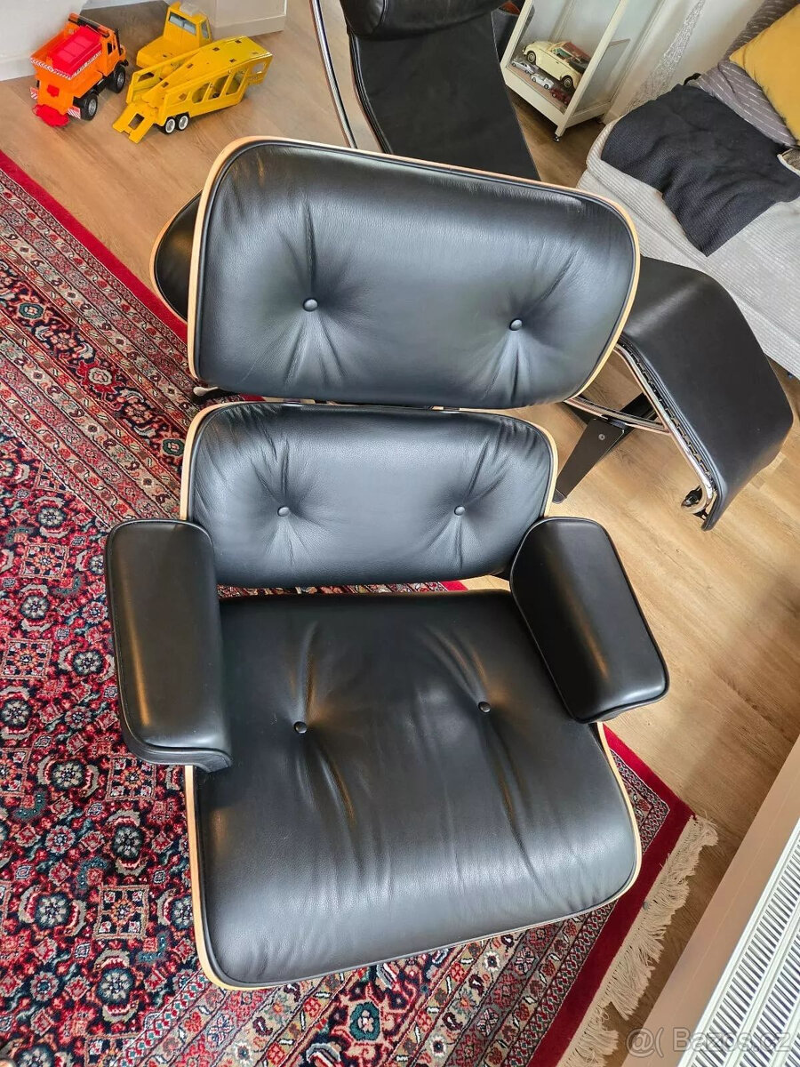 Křeslo a taburetka Vitra Eames - 8