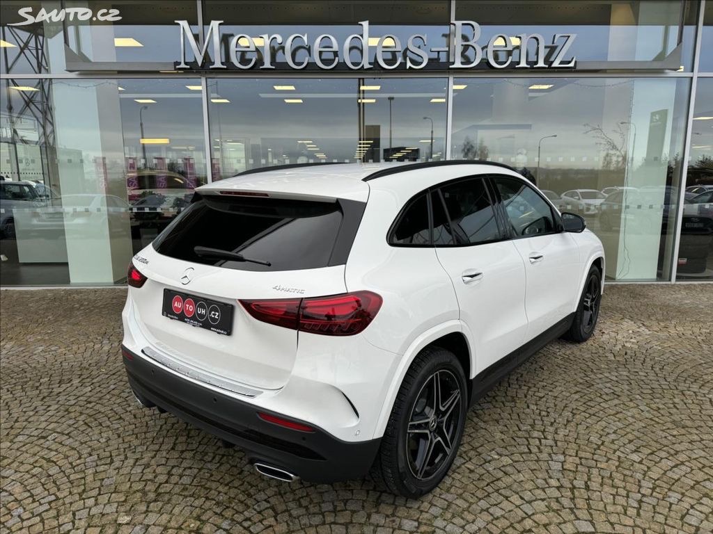 Mercedes-Benz GLA - 8