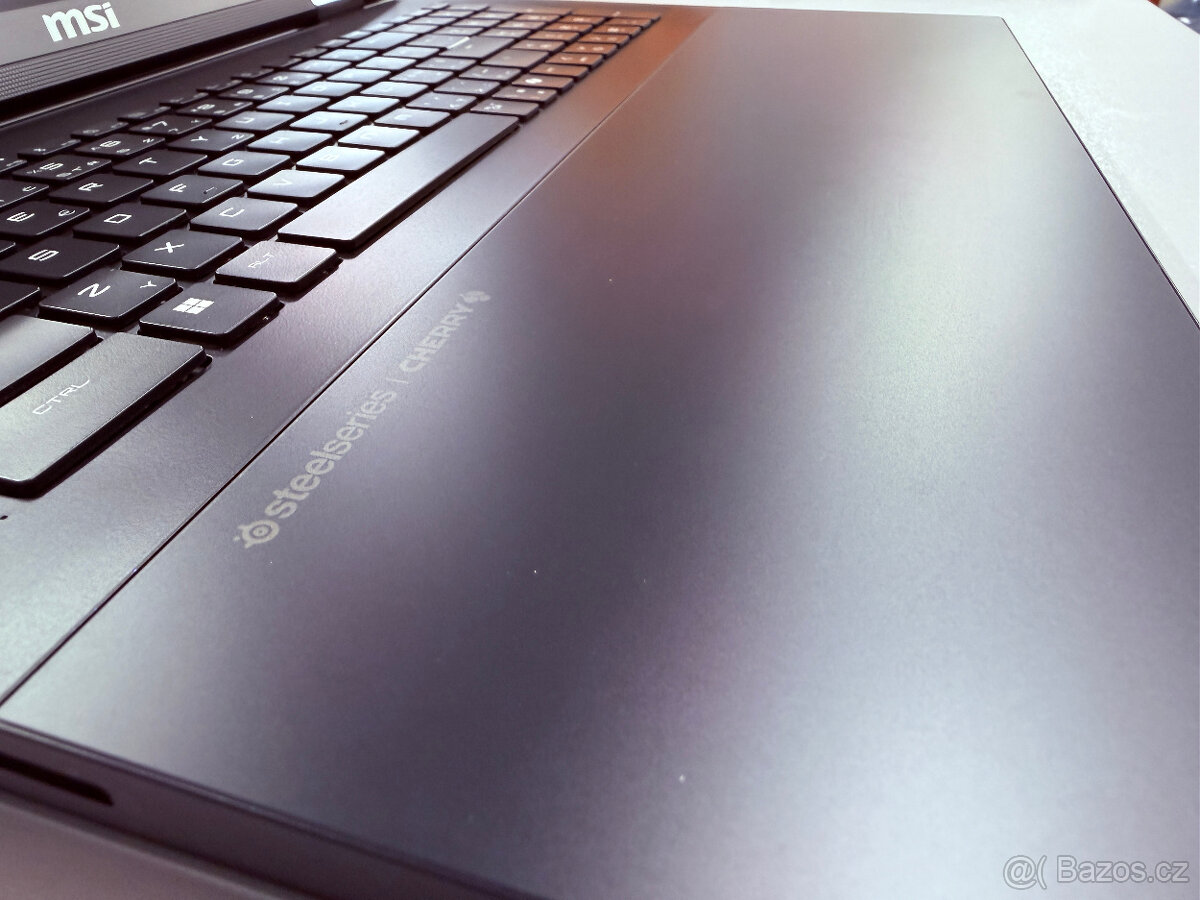 MSI TITAN 18 HX A14VIG - 8