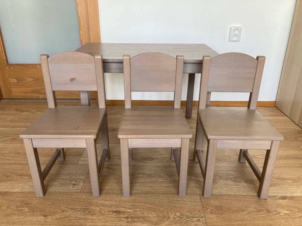 Prodám dětský stolek a 3 židličky - 8