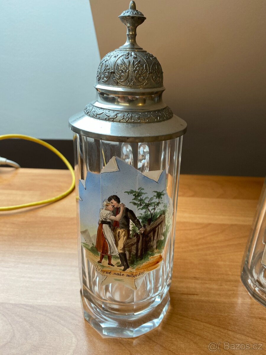 Sběratel nabízí staré skleněné korbele - 8