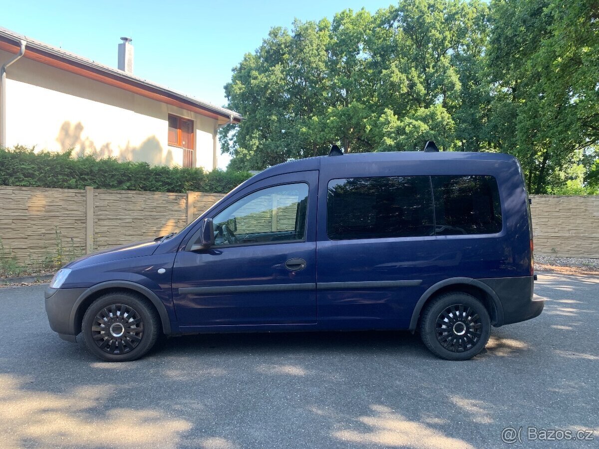 Opel COMBO 1.3CDTi 51kW - r.v. 8/2004 - 5 míst - 8
