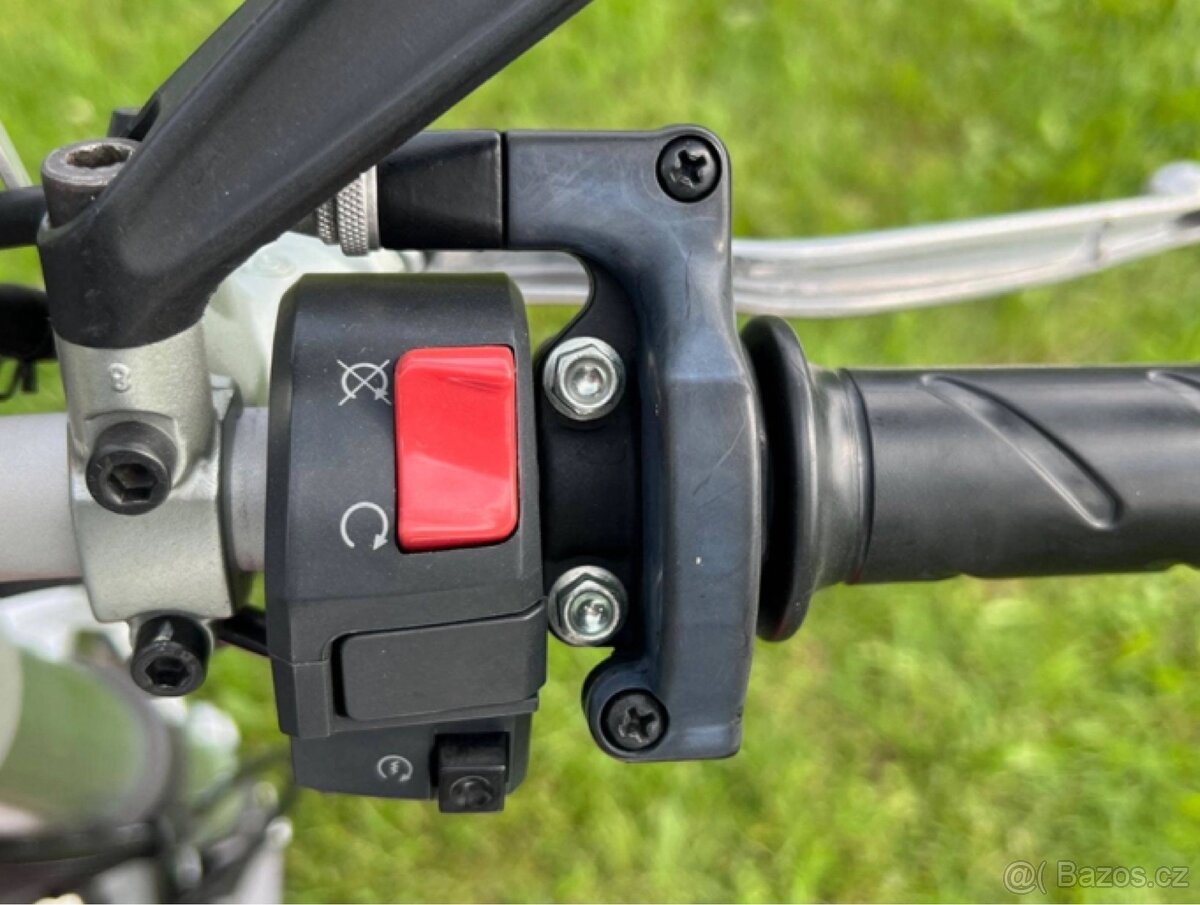 Prodám DUCATI MONSTER 1100 - 8