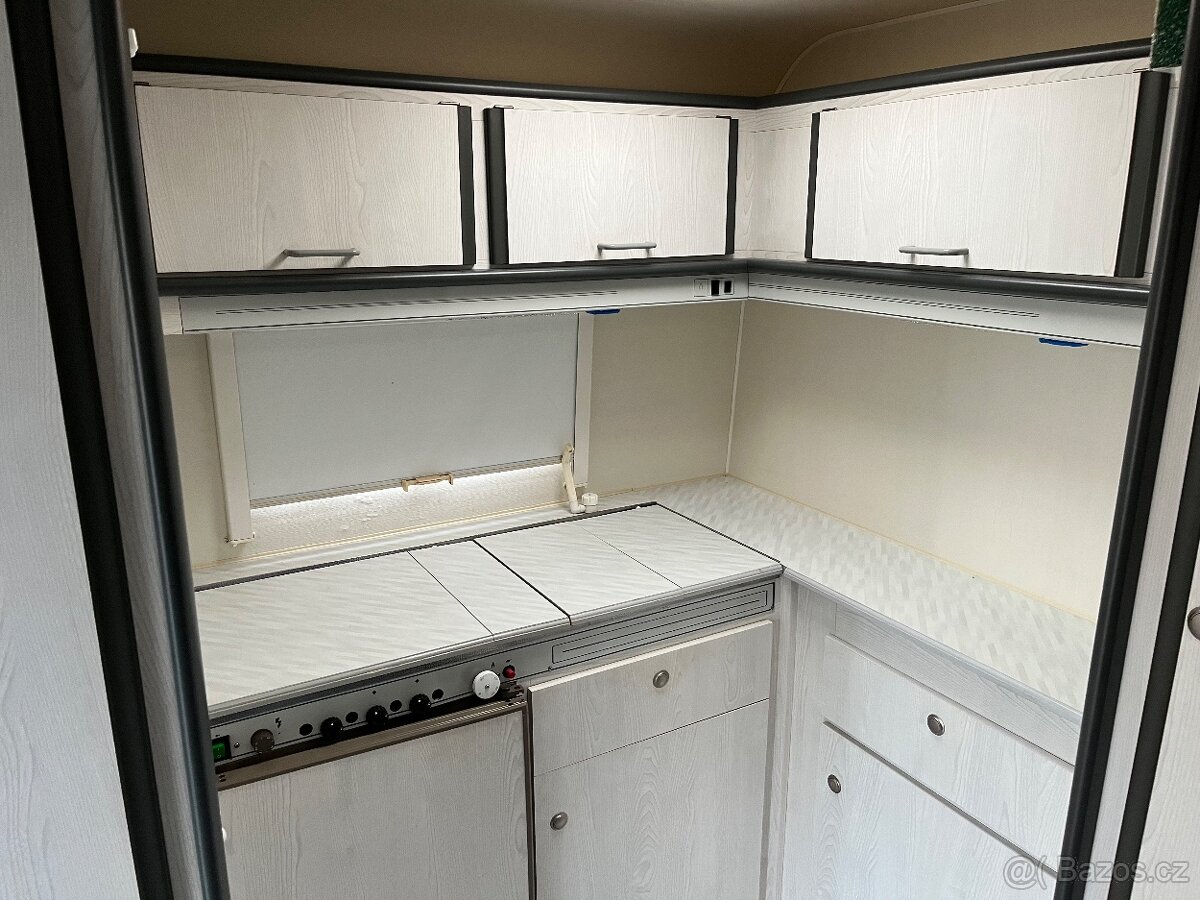 Karavan CHATEAU 380 - 8