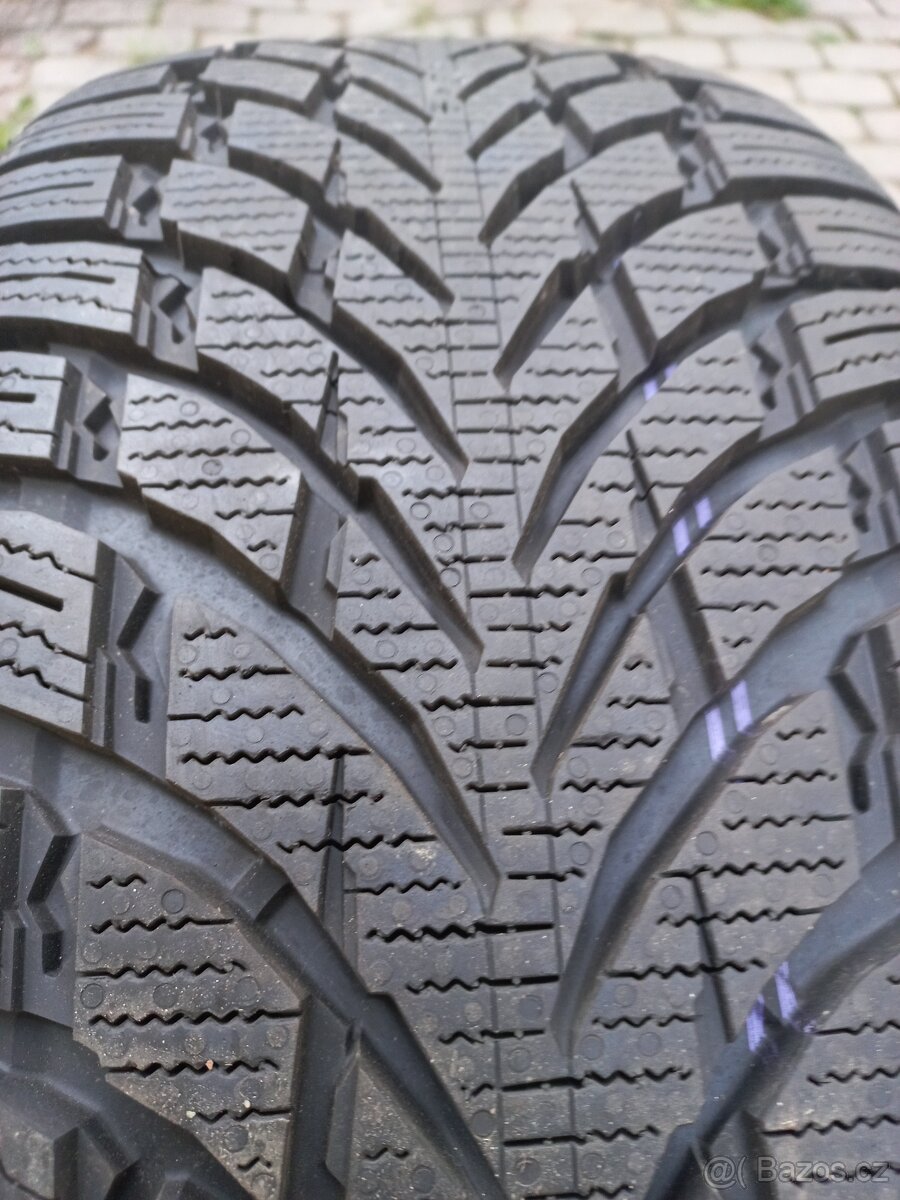235/55 R18 Nokian WR SUV 4 - 8