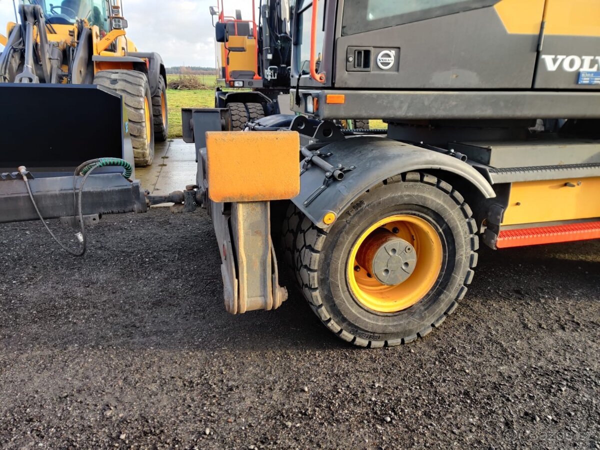 Kolový otočný bagr VOLVO EW 160 E - 8