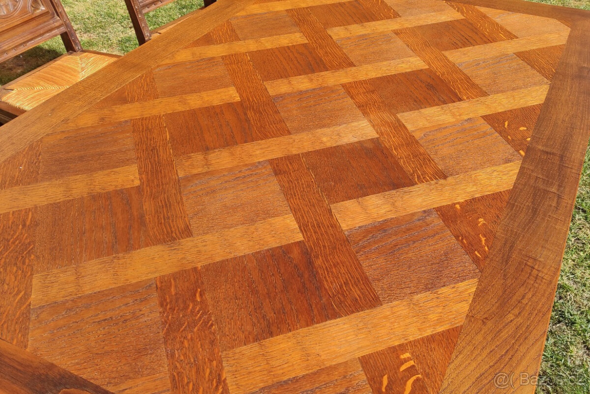 Starožitný dubový rozkládací stůl a 6 židlí - 8