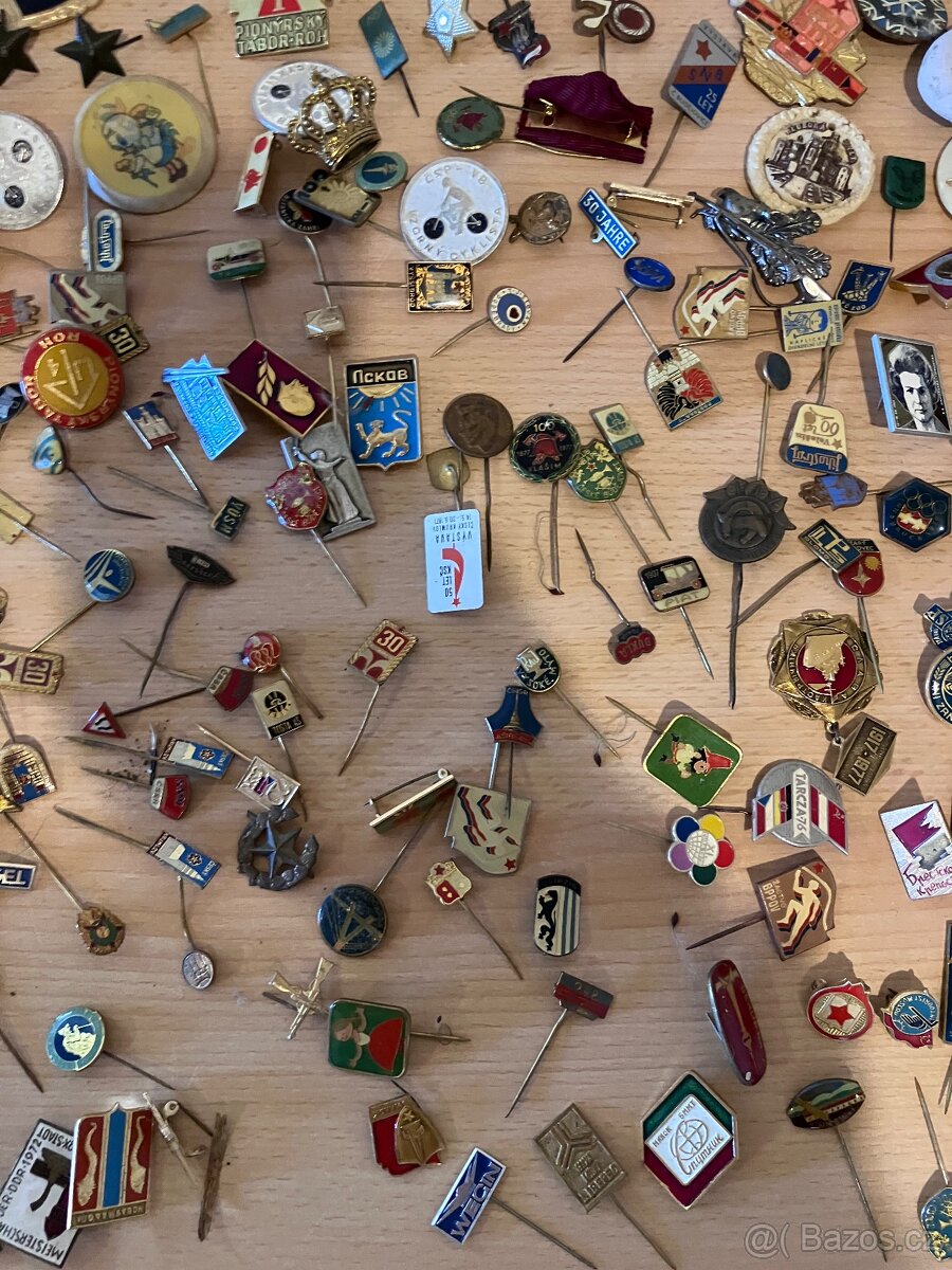 Různé druhy odznaků - 8