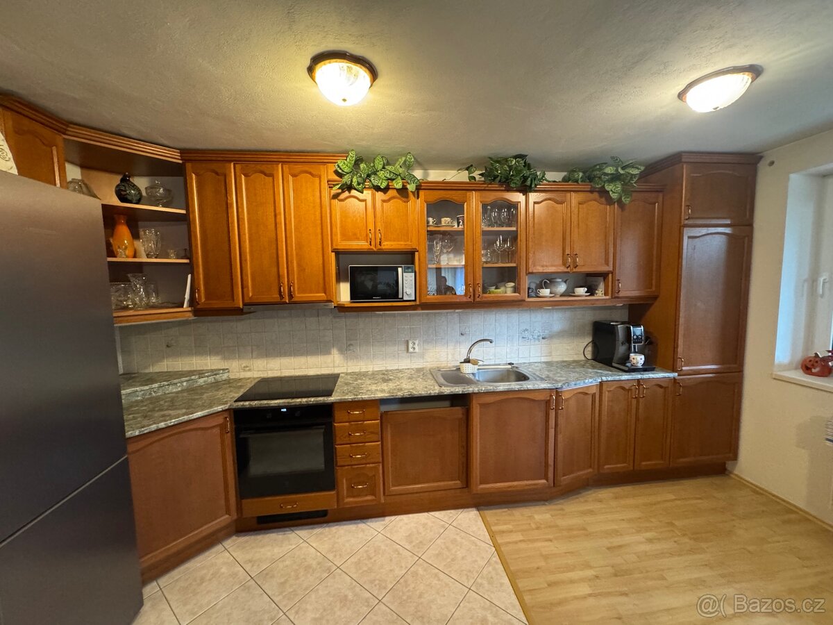 Kuchyňská linka s barem - 8