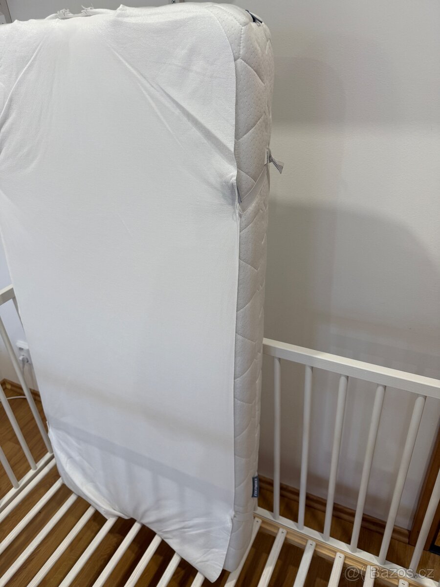 Bílá dětská postýlka s matrací v TOP stavu - 8