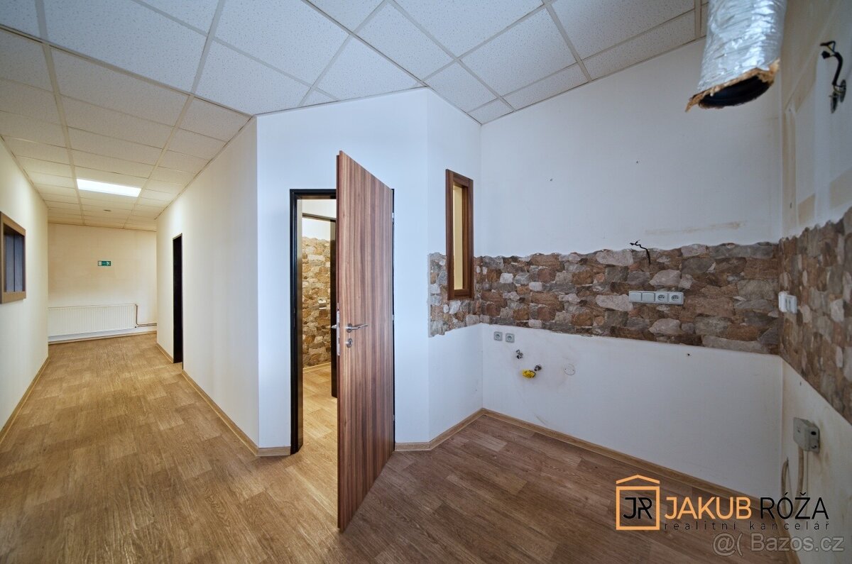Pronájem kanceláře 159 m² - 8