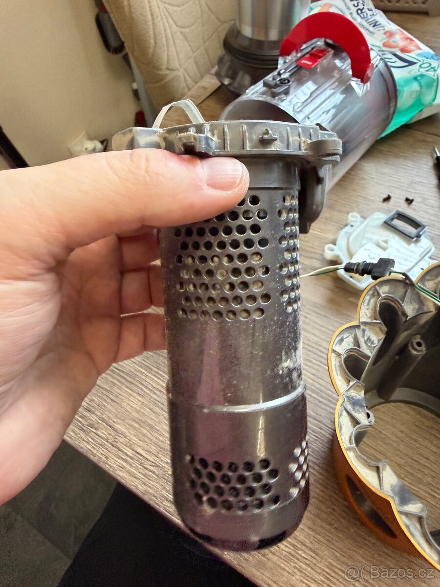 Čištění a Oprava vysavačů Dyson - 8