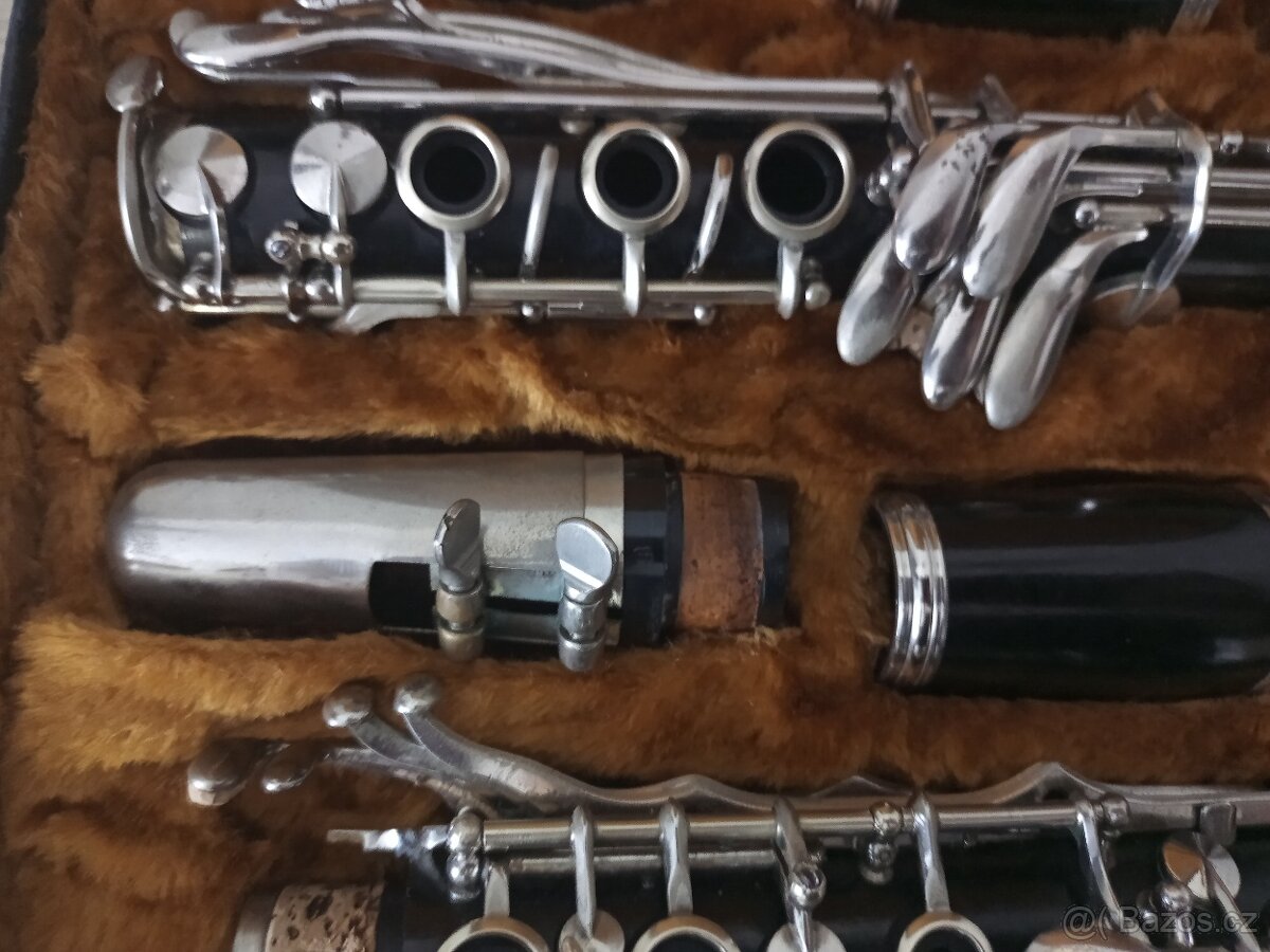 Prodám B Klarinet Amati po Go - 8