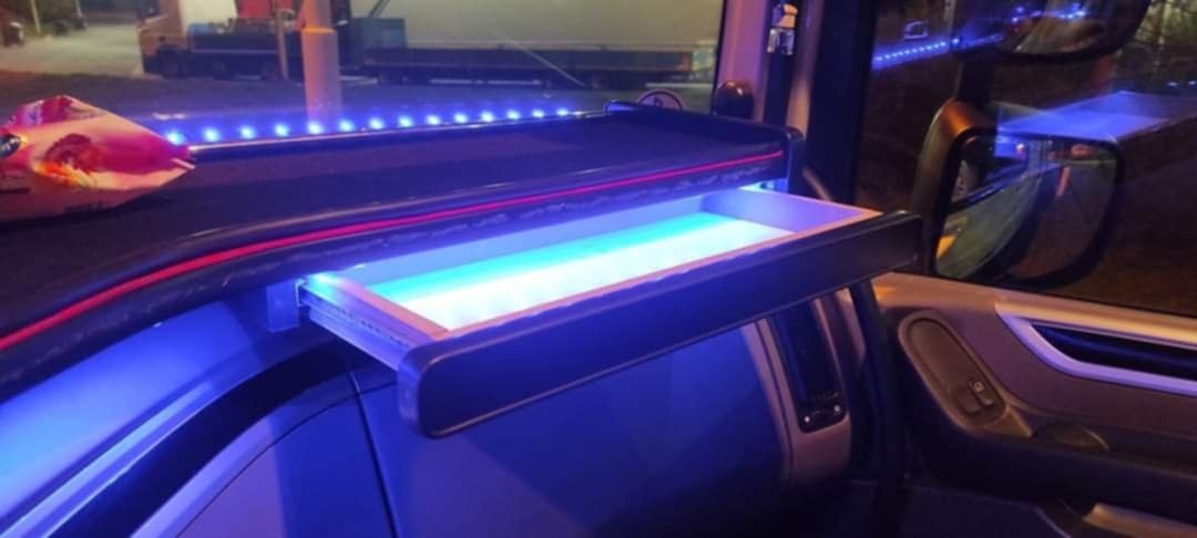 Odkládací stolek Daf - 8