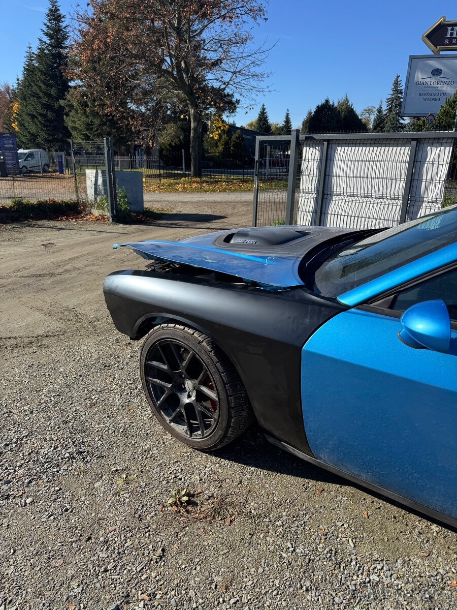 Dodge Challenger 5.7 Hemi Shaker - 8