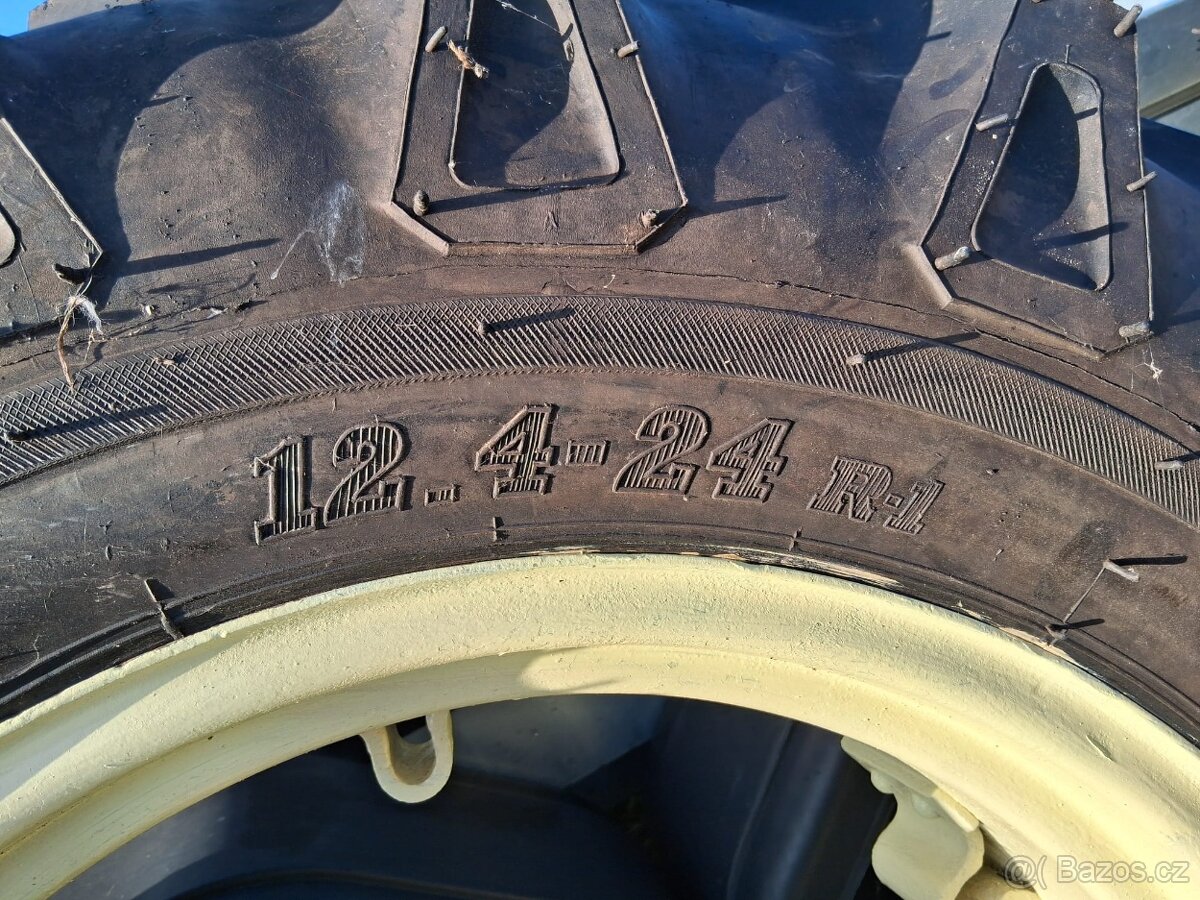 2 přední kola hnané pro nápravy Zetor 12,4 – 24 - 8