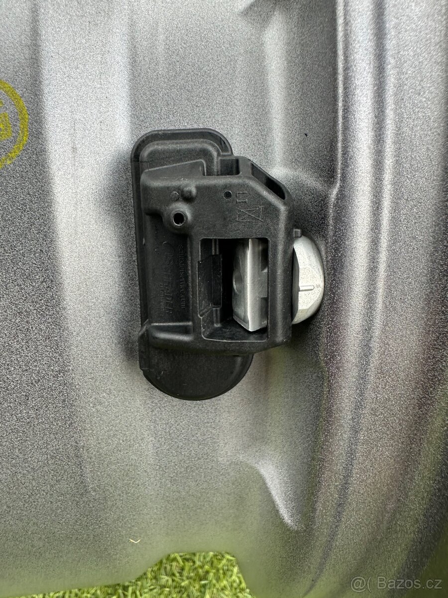 Mercedes C-Class W205 - ORIGINÁLNÍ SADA DISKŮ - 8