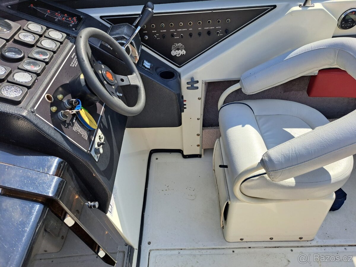 Motorová kajutová loď Baja Force 275 - 8