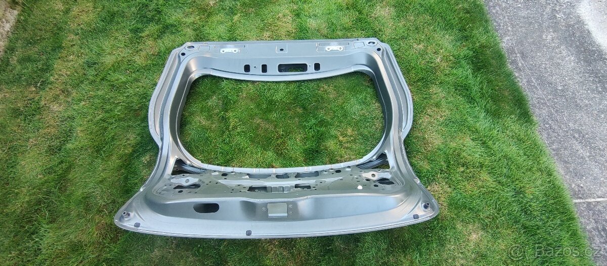 Toyota Yaris Cross 2021 - zadni kapota kufr dvere - 8