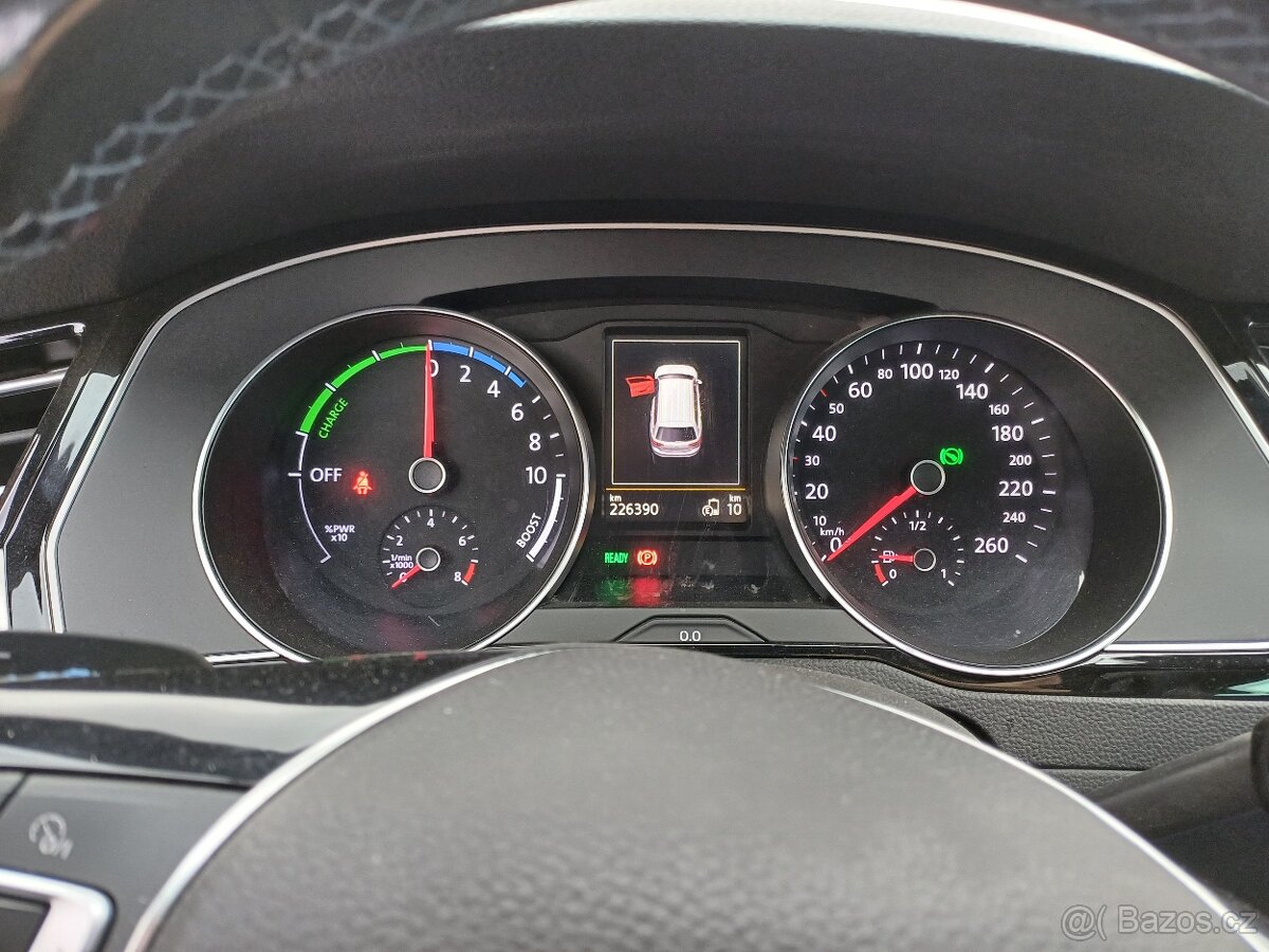 Volkswagen Passat GTE - 8