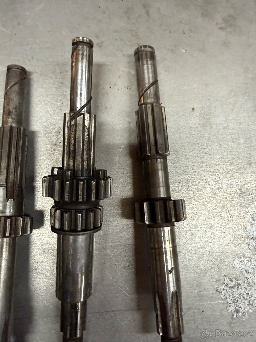 Jawa/Čz - díly převodovek 16x - 8