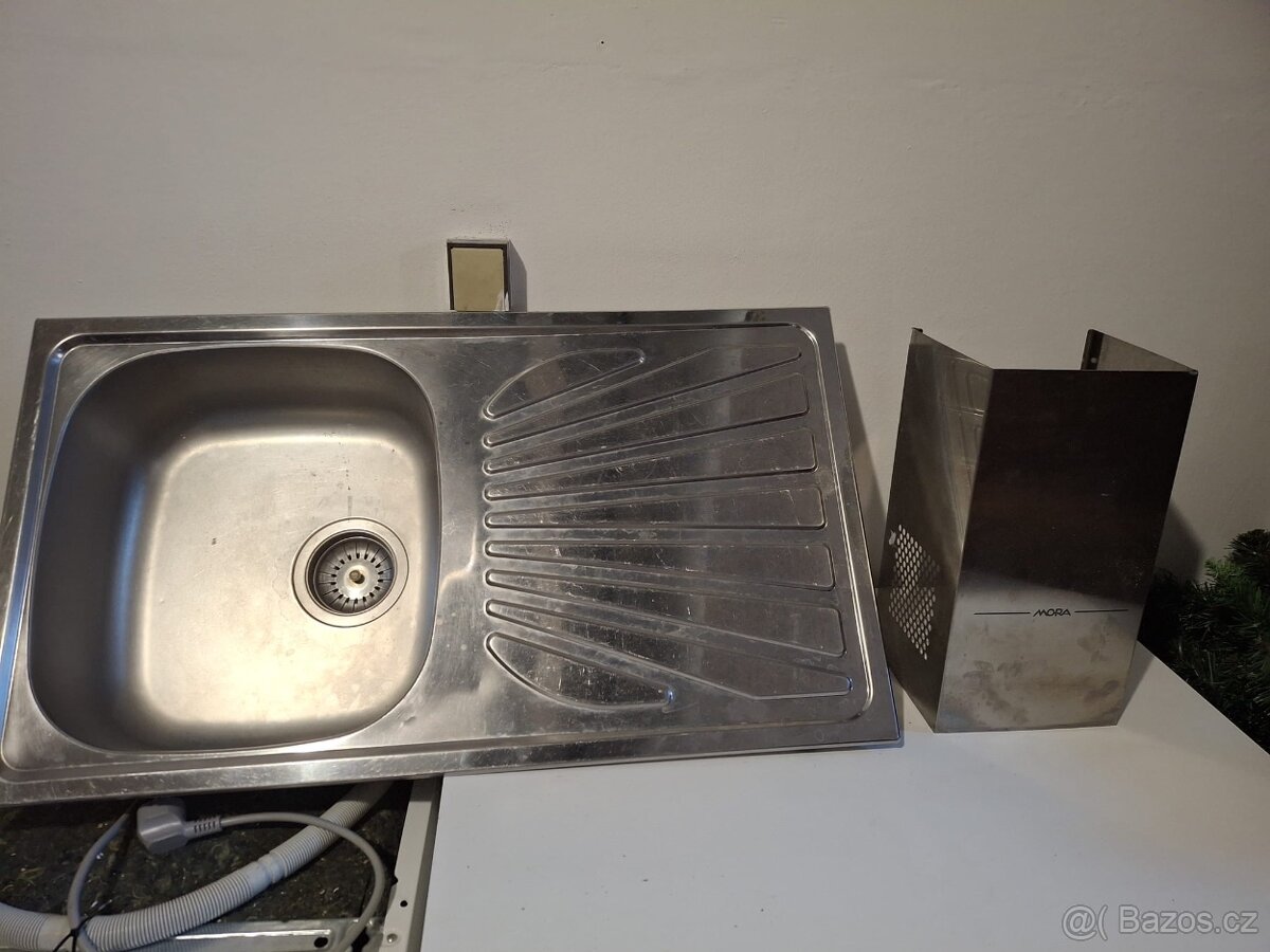 Kuchyňská linka se spotřebiči - 8