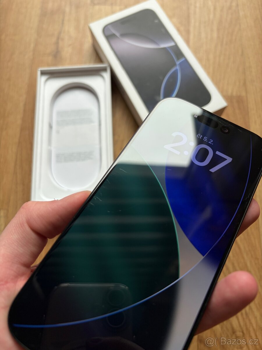 Apple iPhone 16 Pro 256GB černý titan - 8