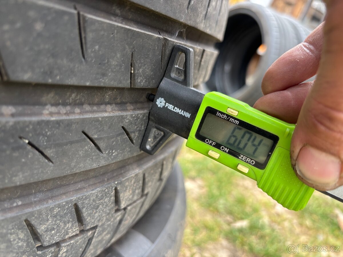 Continental 235/45/18 - 8