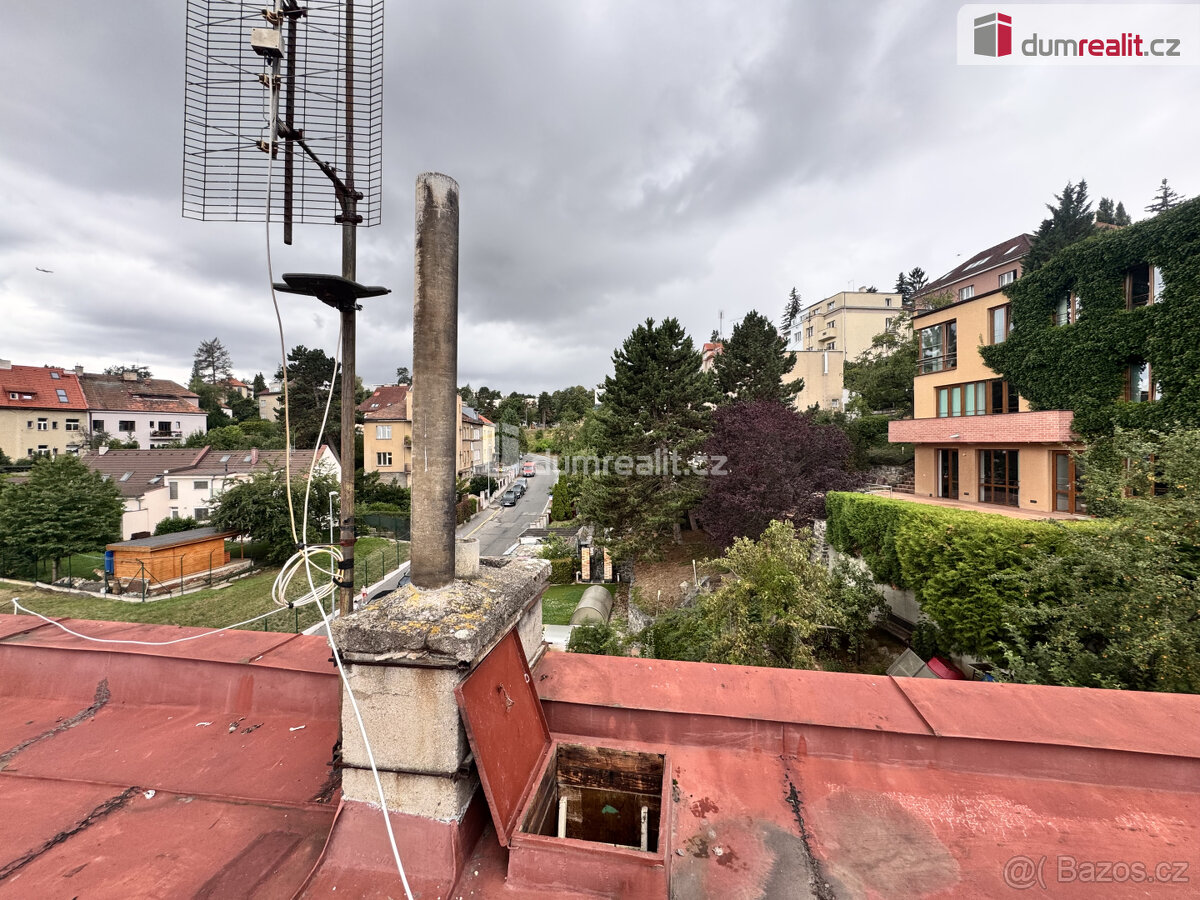 Levá část prvorepublikové vily v srdci Malvazinek - 8