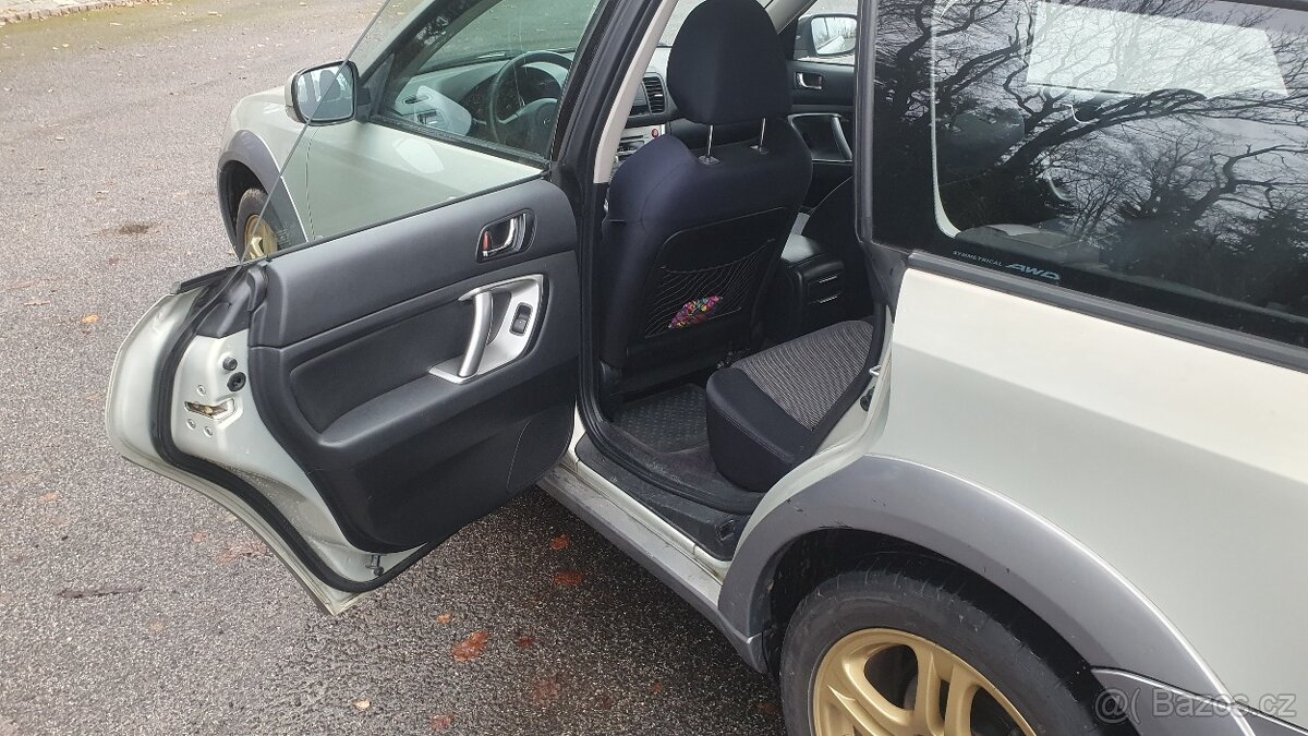 Prodám Subaru Outback r.v. 2004 najeto 270t km - 8