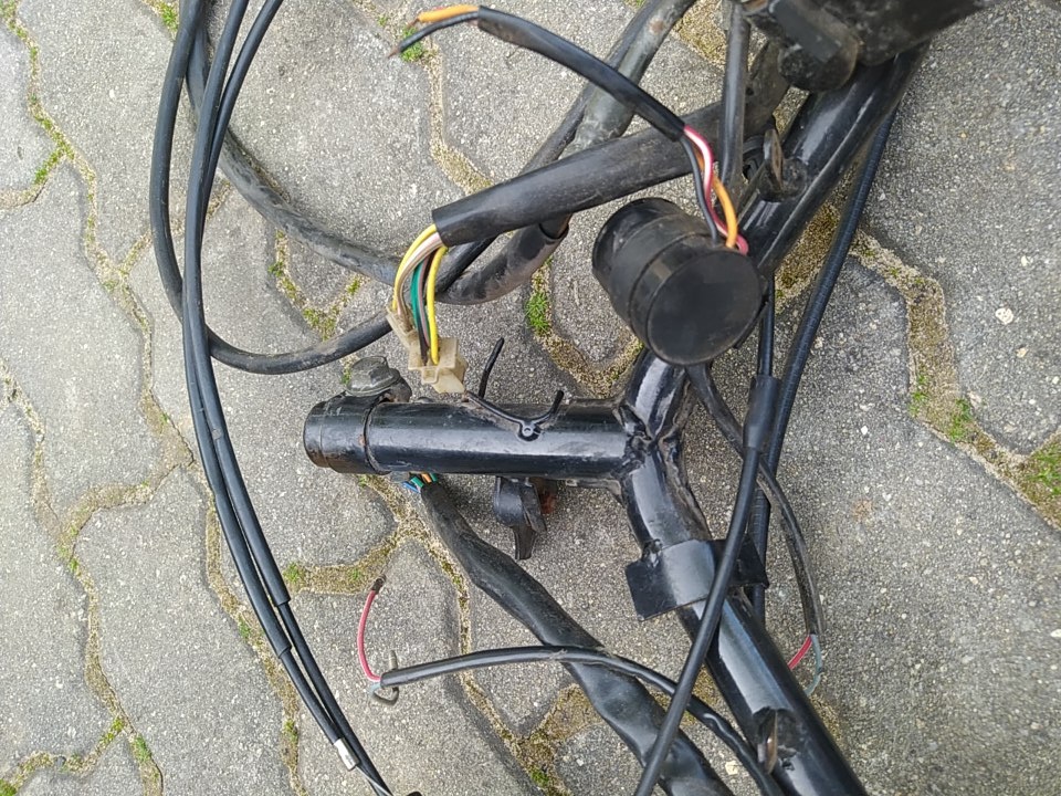 CPI Aragon 50, 125 - řidítka, přepínače, zrcátka, lanka - 8