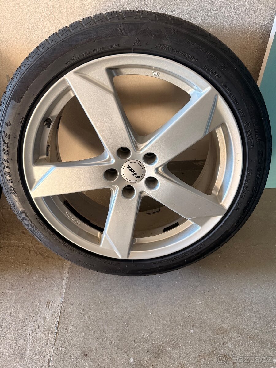 5x112 255/40/19. Audi q3 q5 a6 - 8