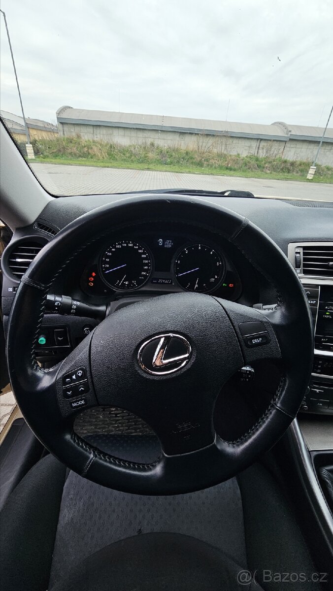 Lexus is220d 130kw - 8
