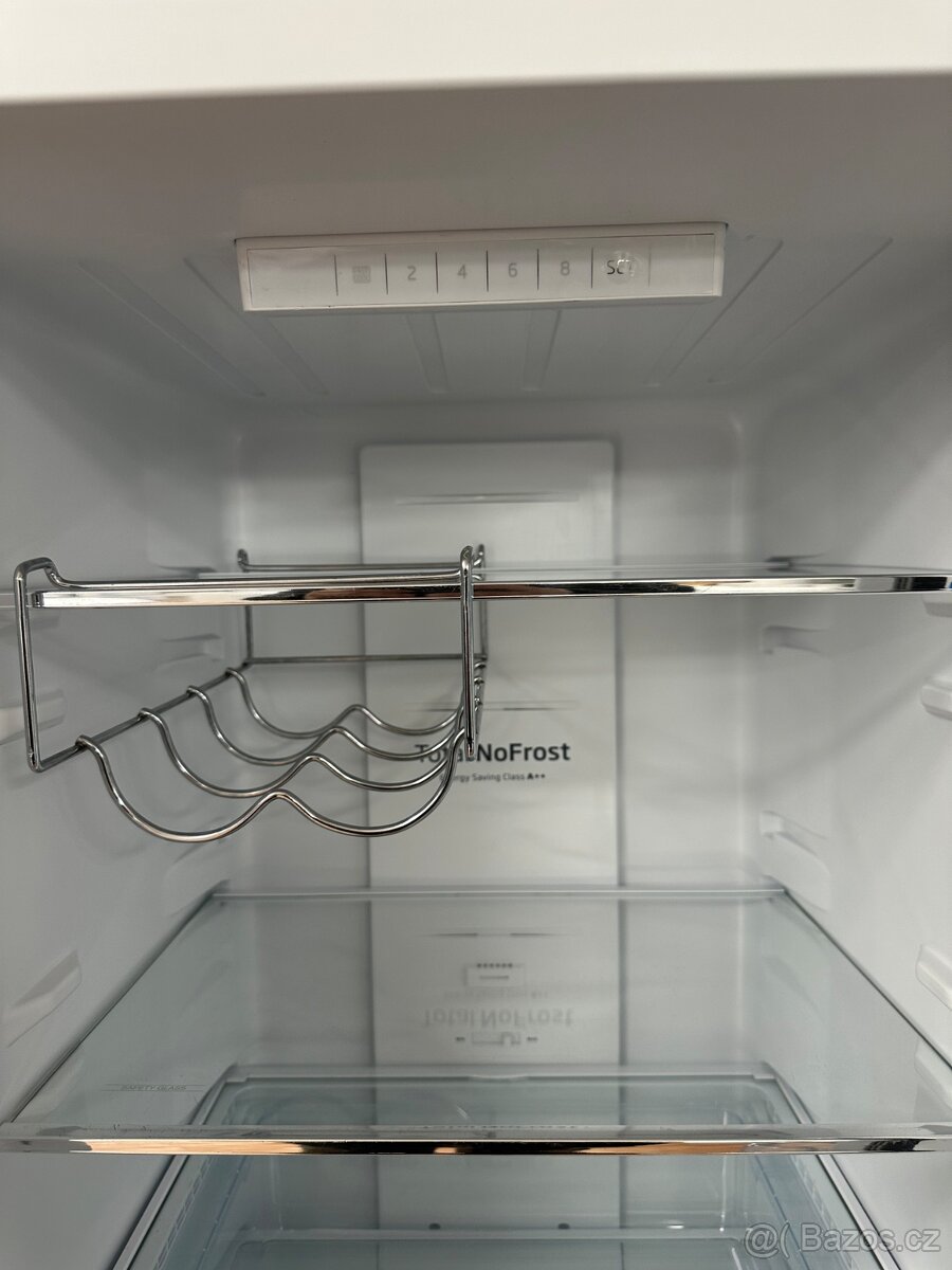 Lednice s mrazákem Amica (288) - 8