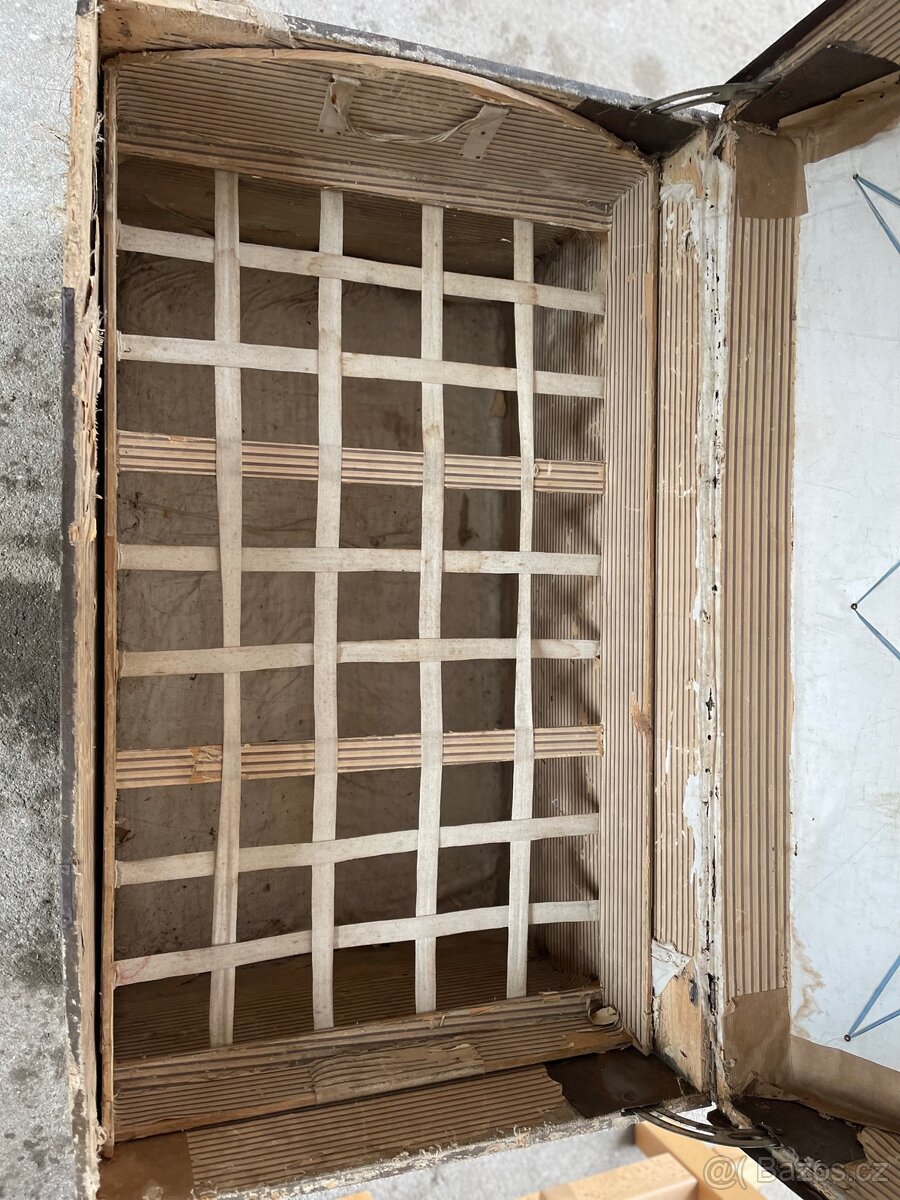 Starožitný kufr s klenutým víkem – k renovaci - 8