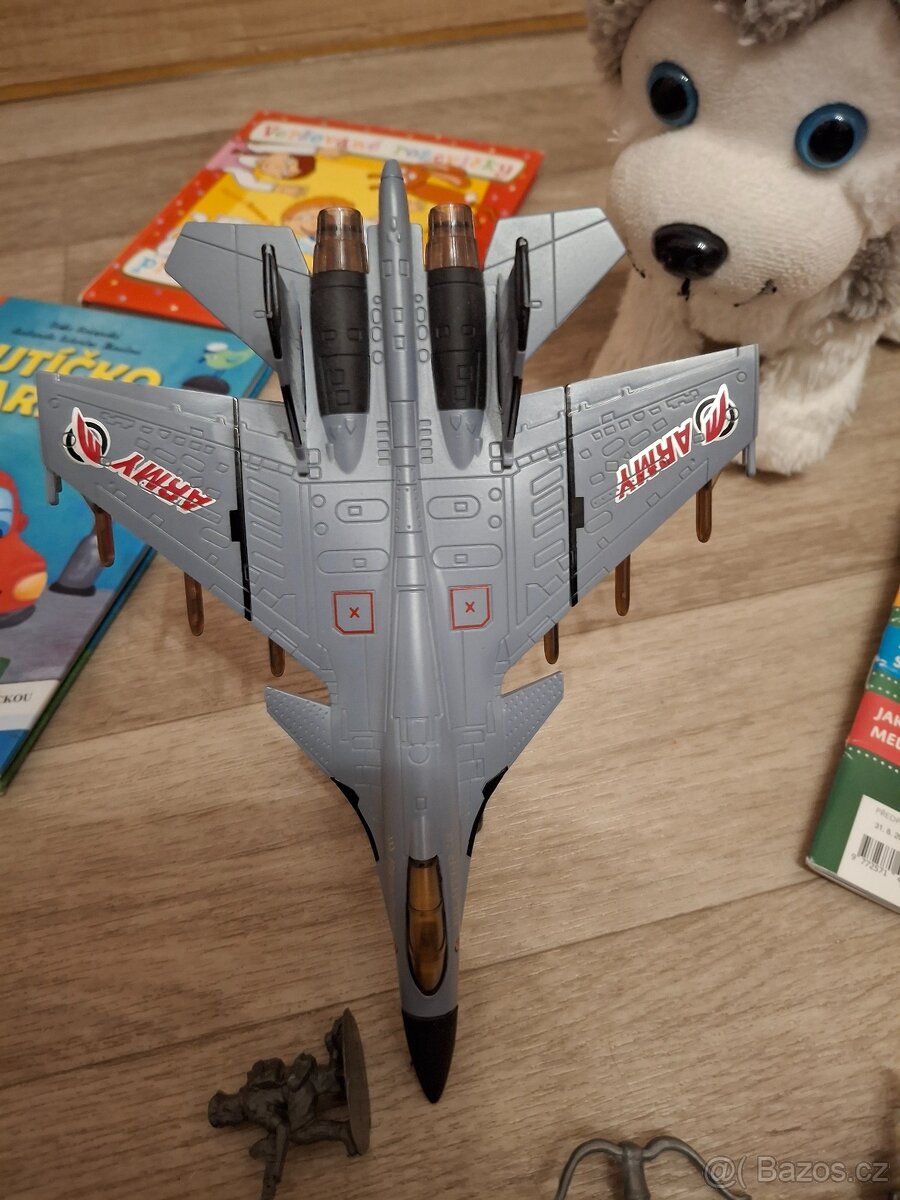 Stíhačka,štěkací pes,houkající sanitka 50 kusů - 8