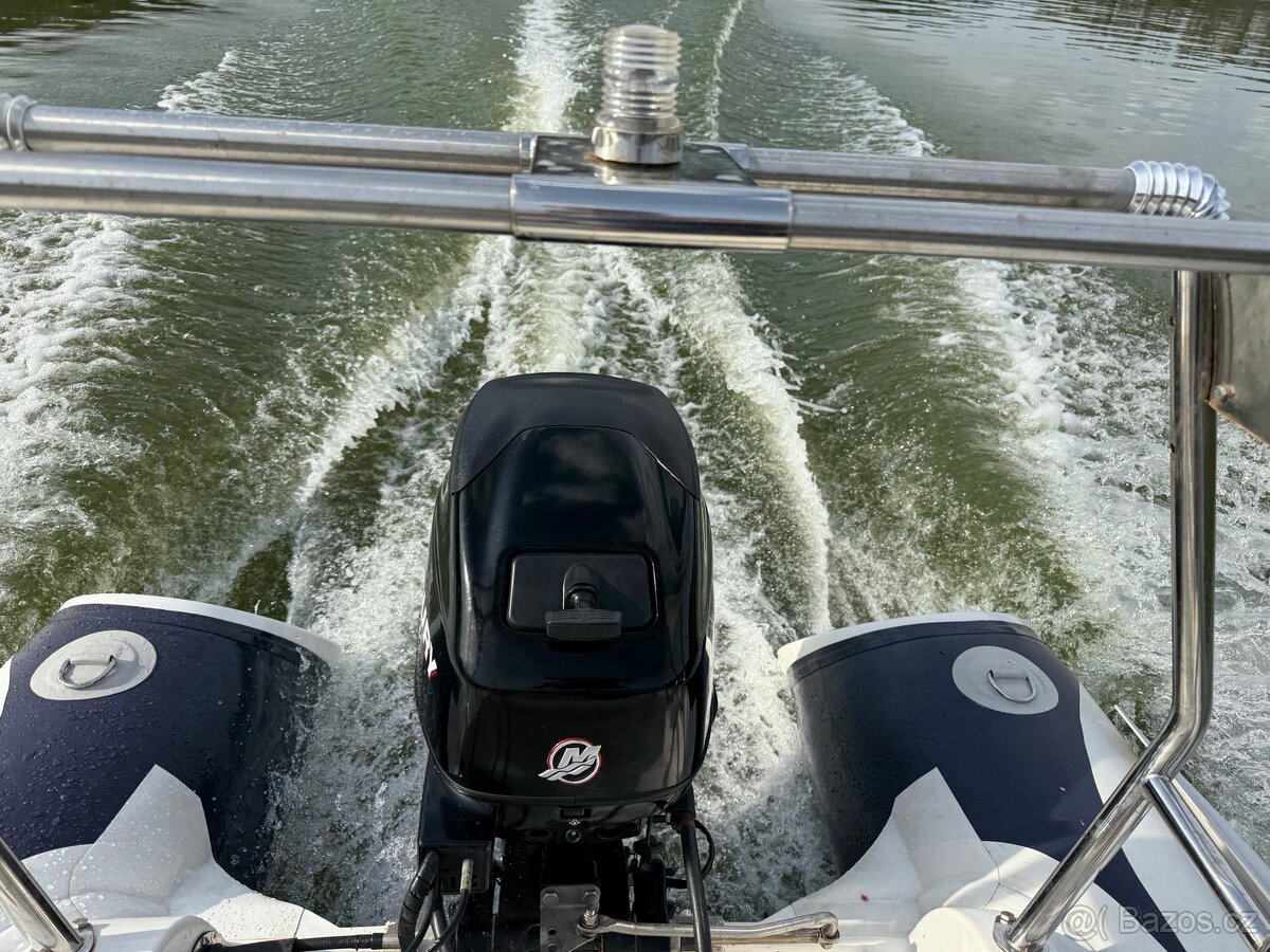 Motorový člun Rib - 8