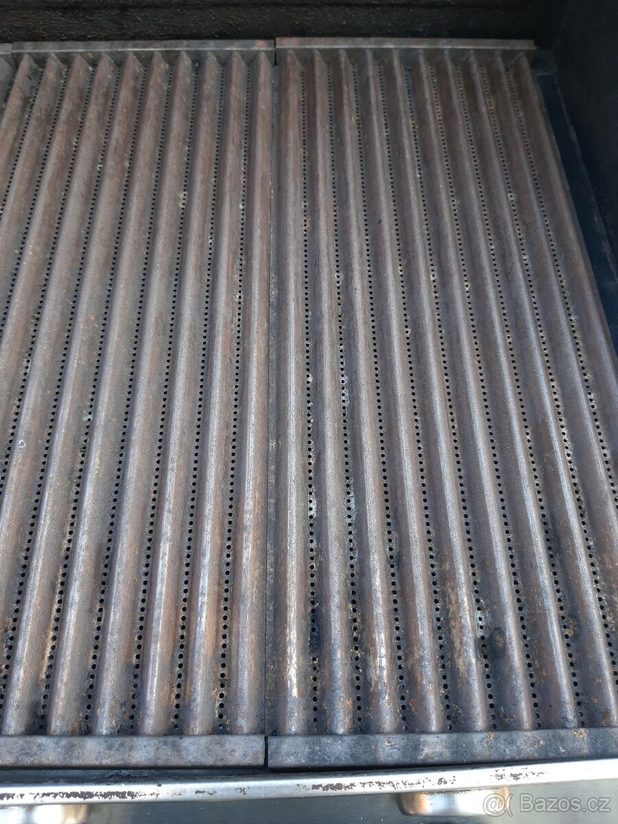 Zahradní gril CharBroil - 8