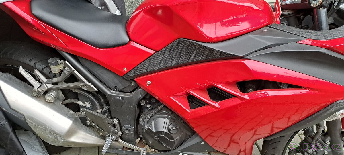 Kawasaki ninja 300 - 8