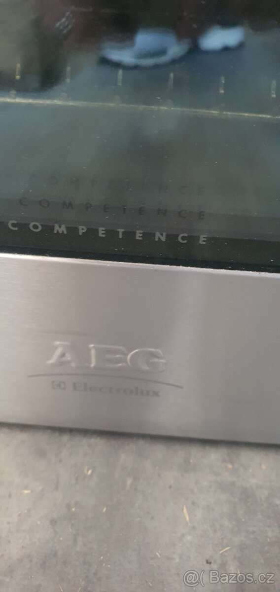 Vestavná trouba AEG - 8