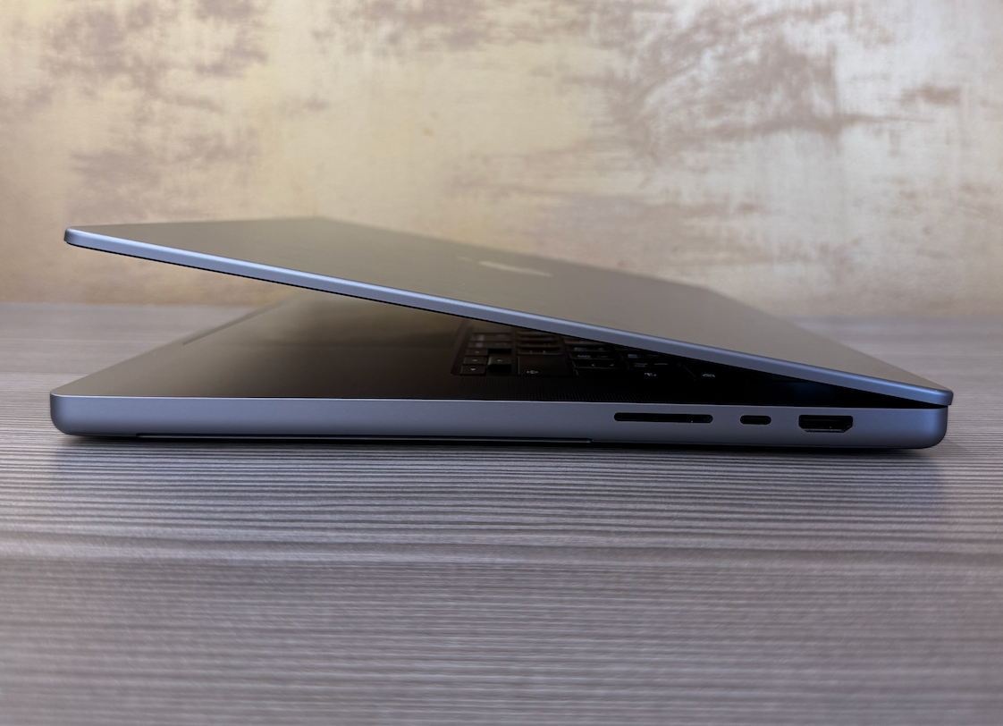 MacBook Pro 16" 2021 M1 Pro 16GB 512GB šedý - 8