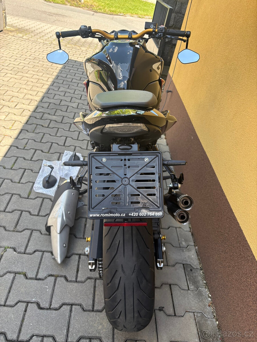 Suzuki GSX-S 750 - 8